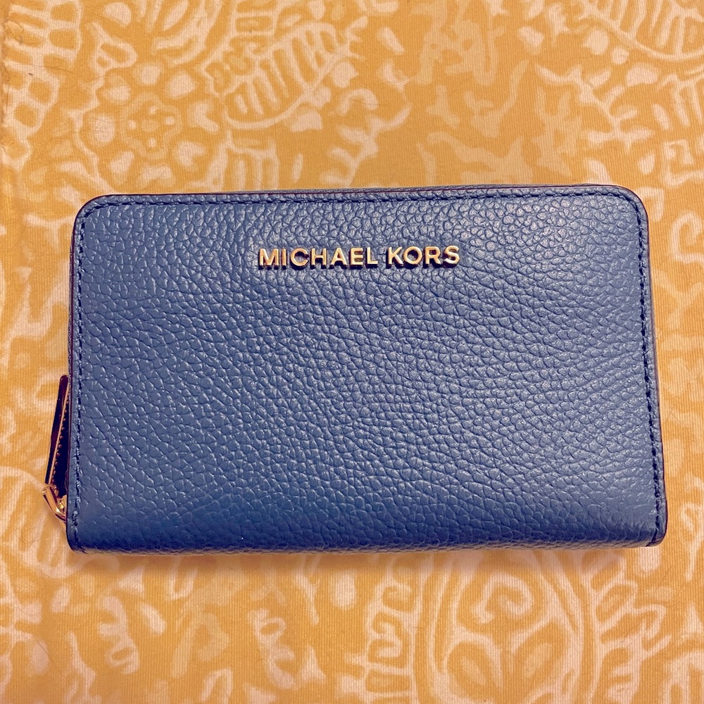 Michael Kors Zippy Wallet